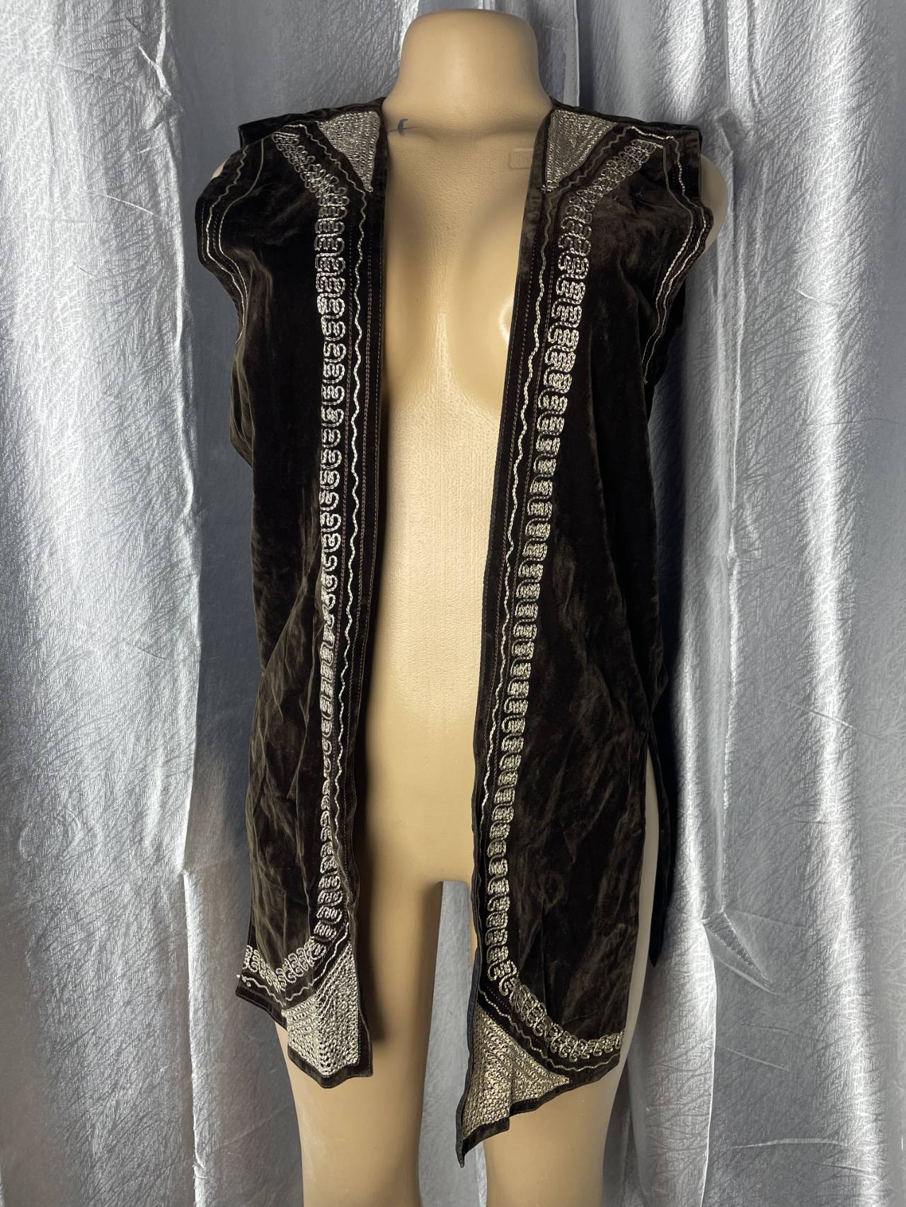 Gilet Long Sans Manches En Velours Brodé — image principale