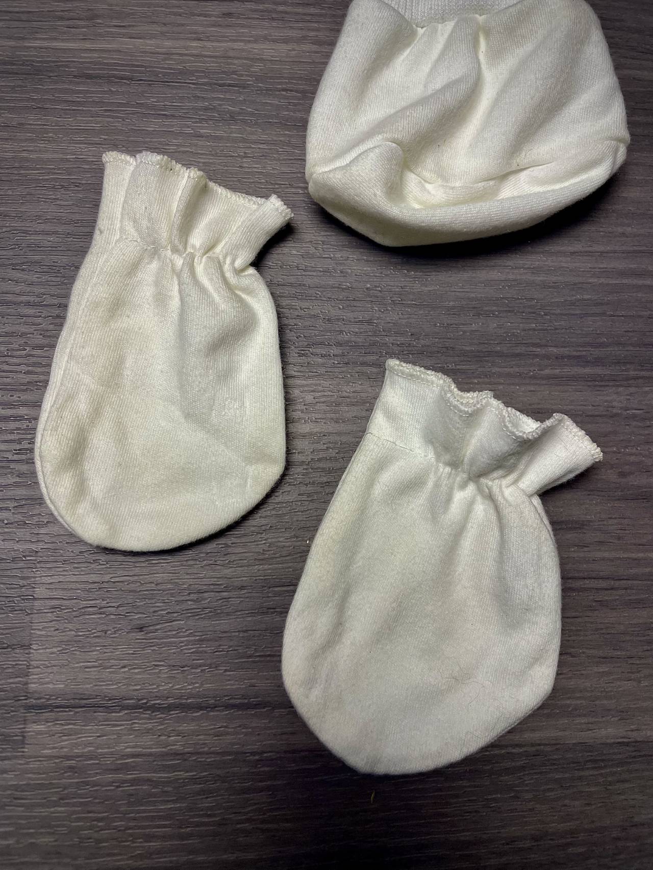 Lot De Moufles Et Chaussons Pour Bébé — image3