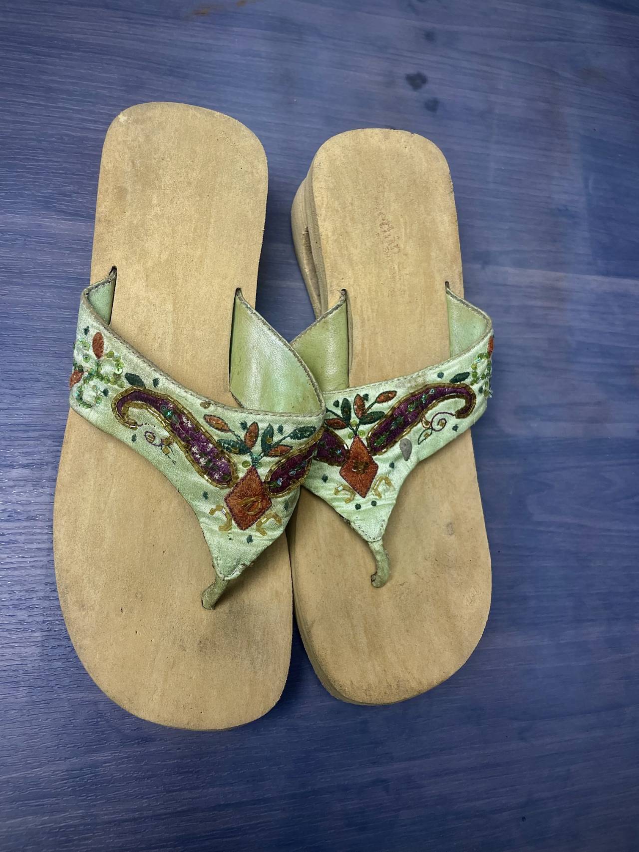 Sandales Compensées à Broderies Décoratives — image1