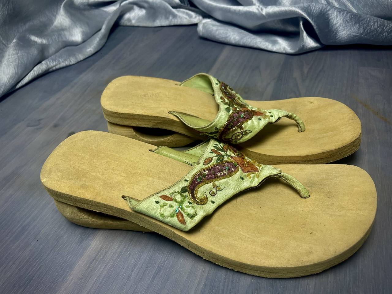 Sandales Compensées à Broderies Décoratives — image principale