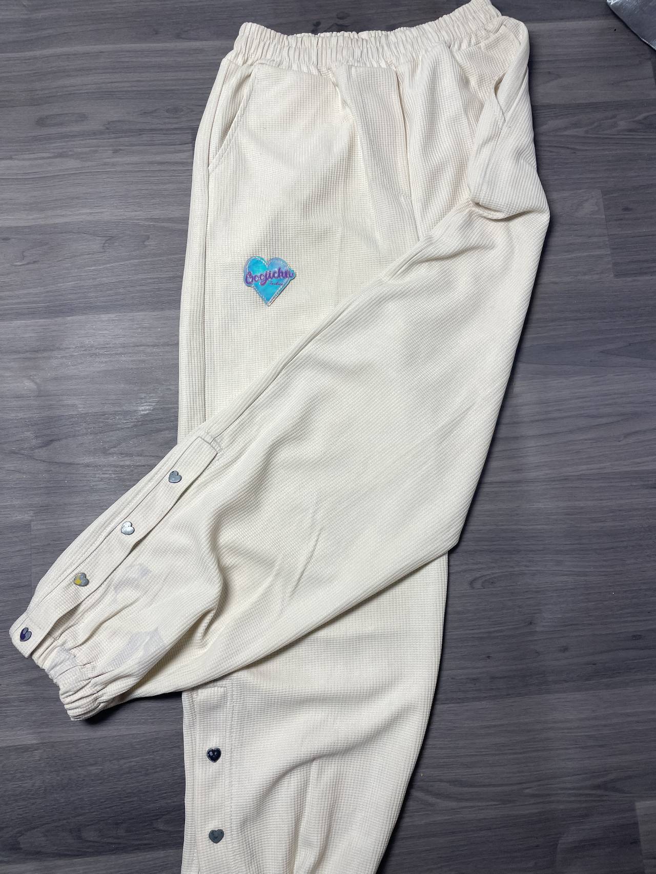 Pantalon De Jogging Boogichu Fashion Crème Avec Détails Cœurs — image principale