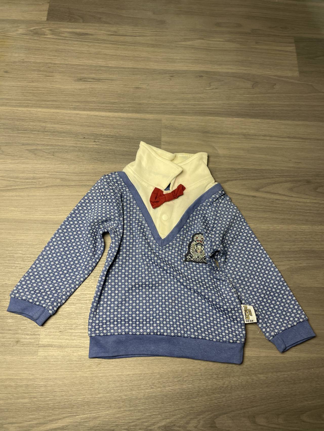 Pull Bébé Effet Chemise Avec Nœud Papillon — image principale