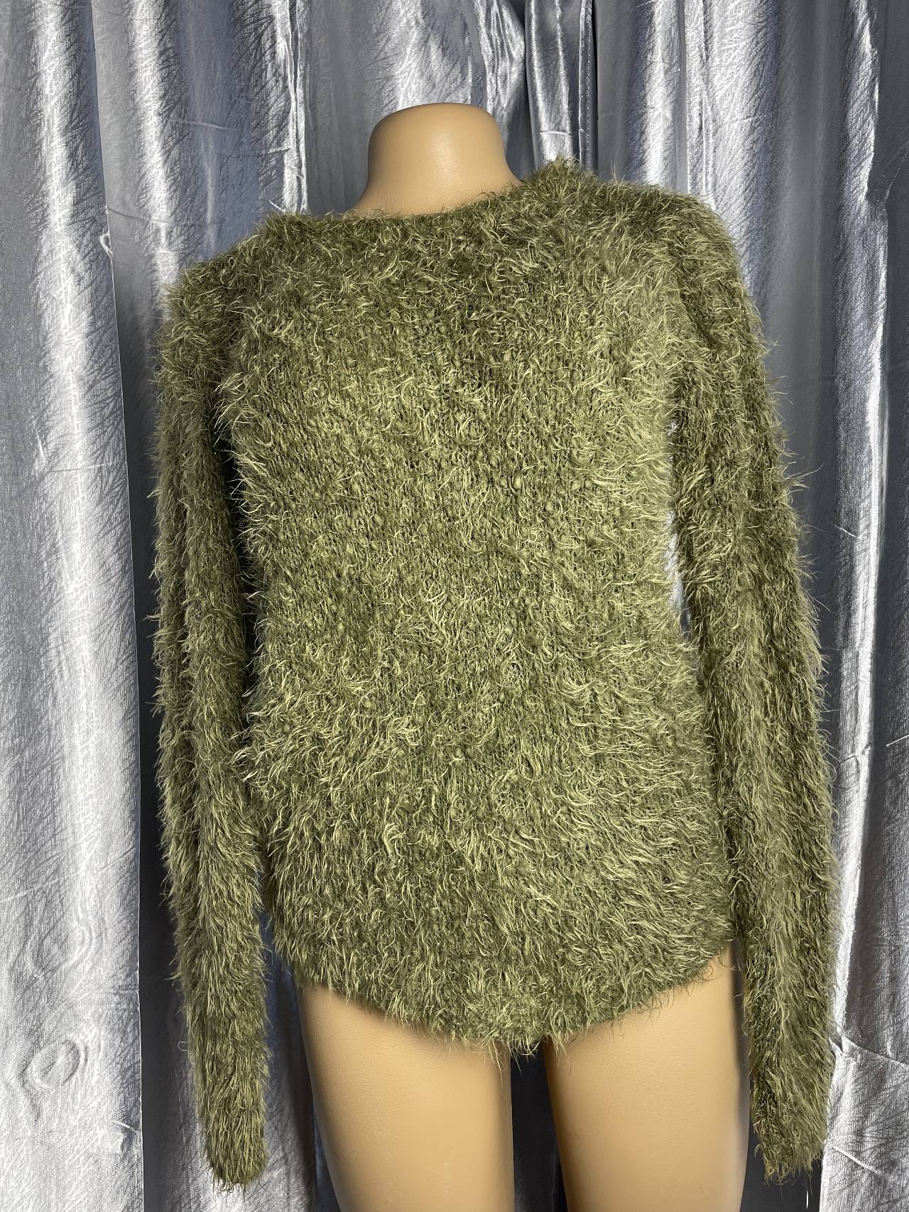 Pull Duveteux Kaki à Manches Longues – Doux Et Confortable — image2