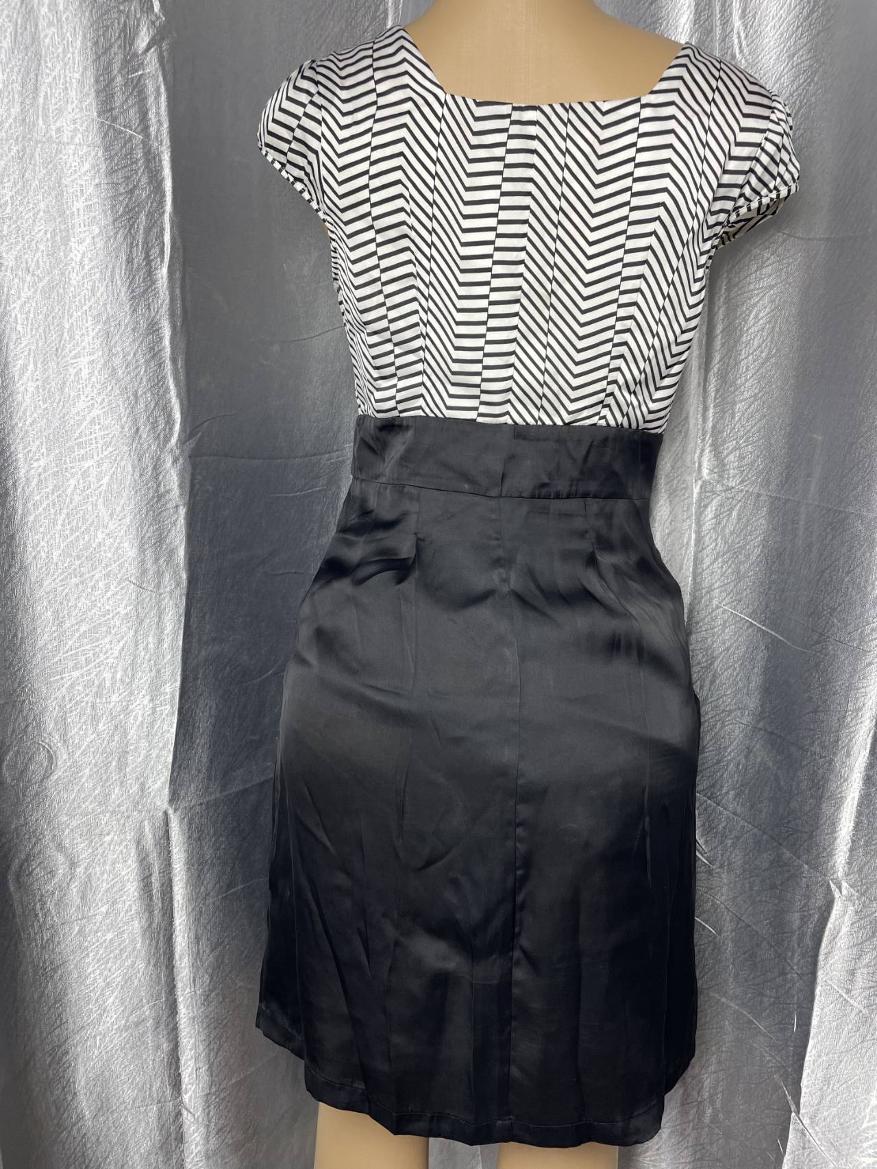 Robe à Motifs Géométriques — image4