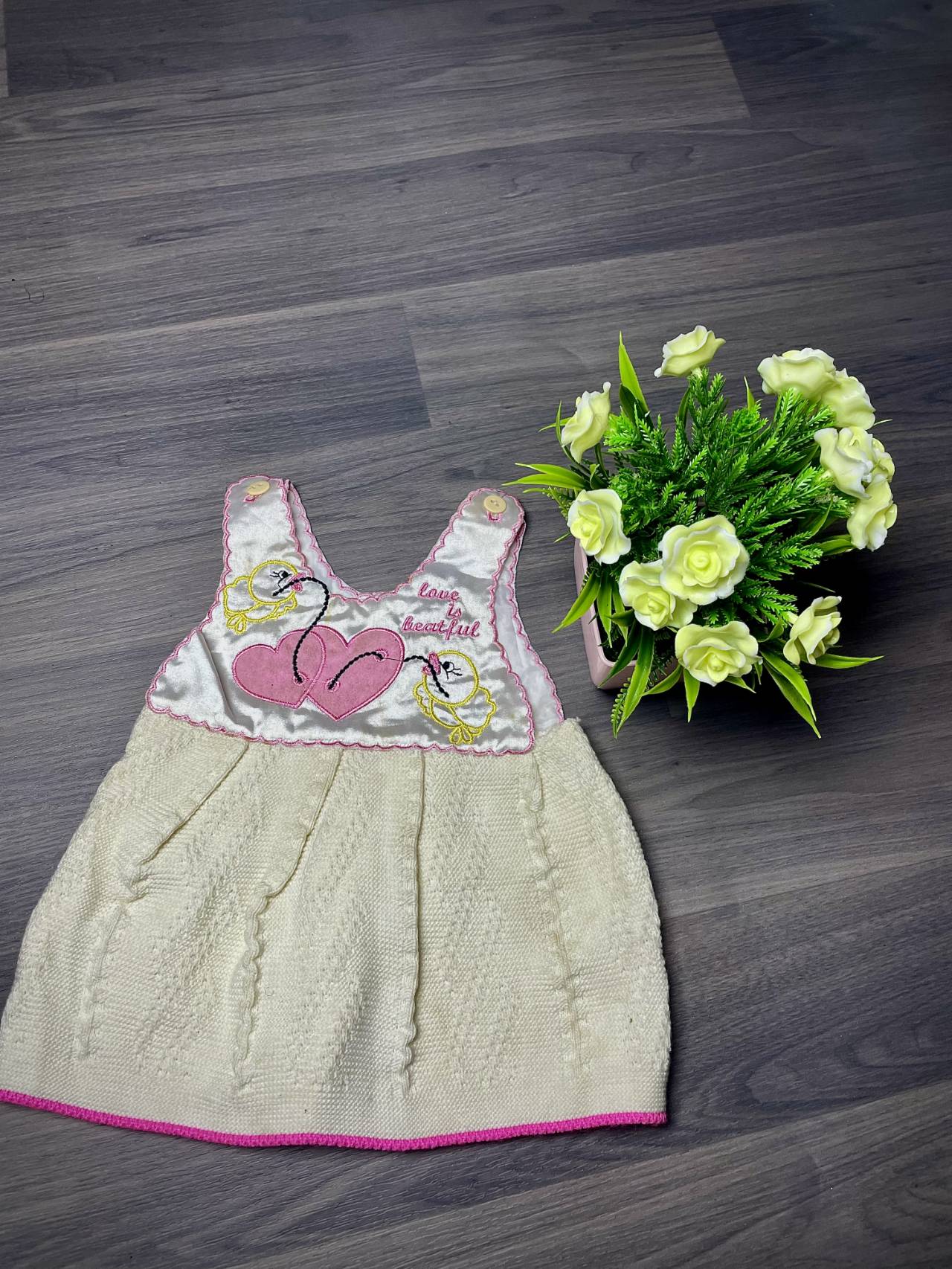 Robe Bébé En Maille Avec Broderie Cœurs Et Poussins — image1
