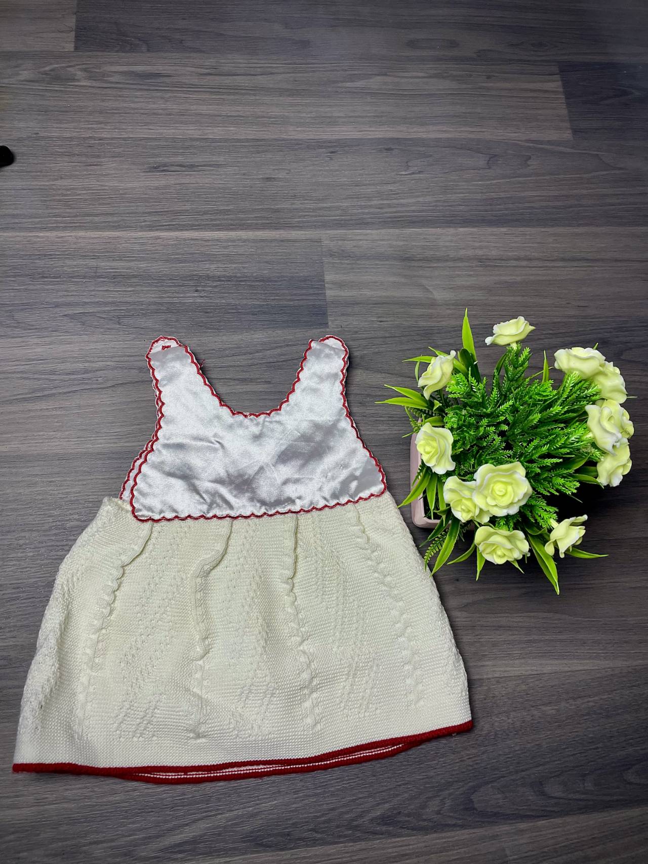 Robe Bébé En Maille Crème Avec Broderie Cœurs Et Poussins — image1
