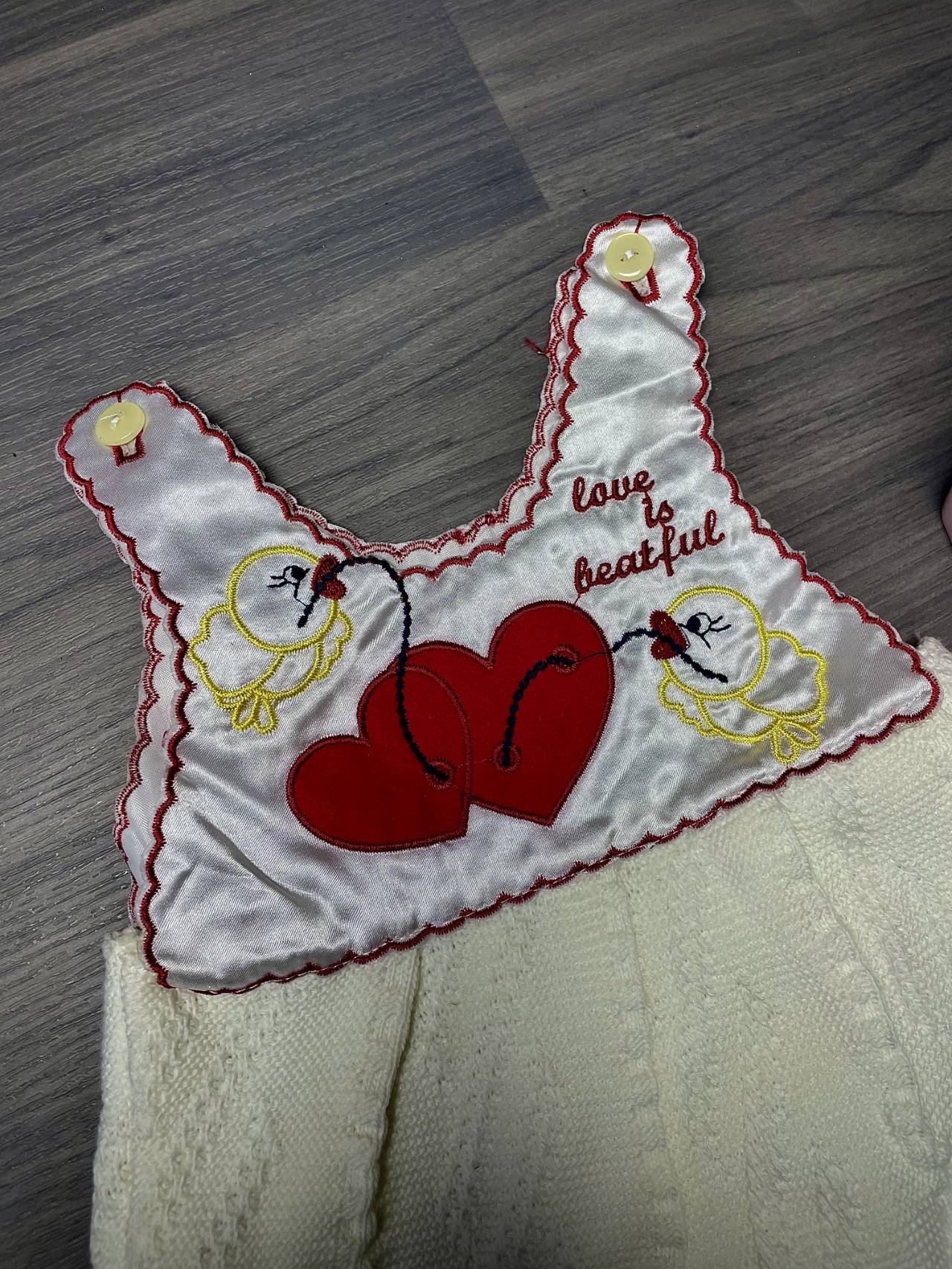 Robe Bébé En Maille Crème Avec Broderie Cœurs Et Poussins — image3