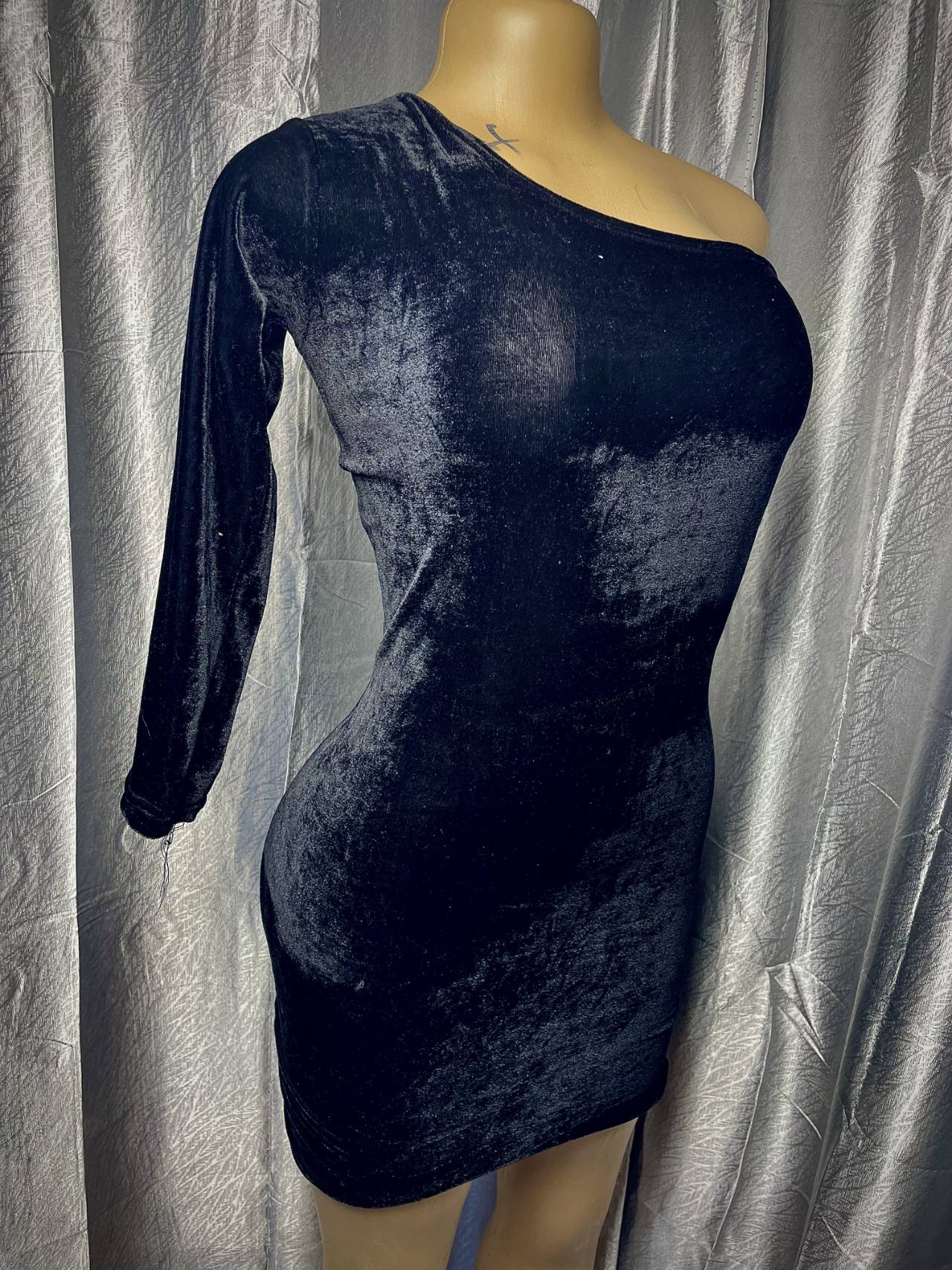 Robe Courte En Velours Asymétrique Une épaule — image1