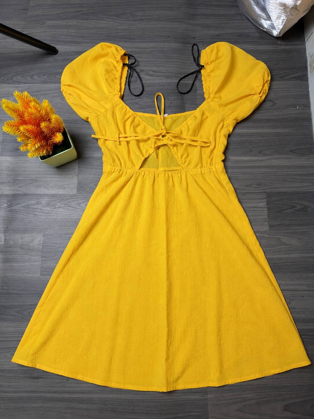 Robe élégante à Manches Bouffantes – Dos Ouvert — image1