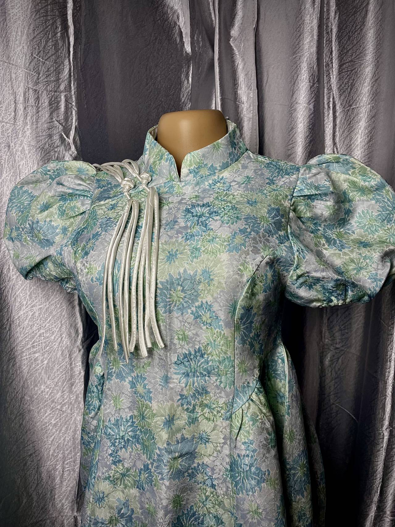 Robe Fleurie  – Manches Bouffantes — image1