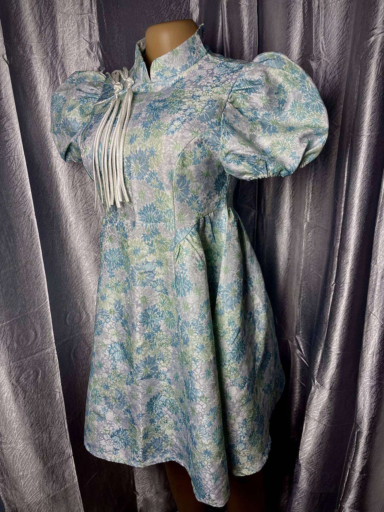 Robe Fleurie  – Manches Bouffantes — image principale