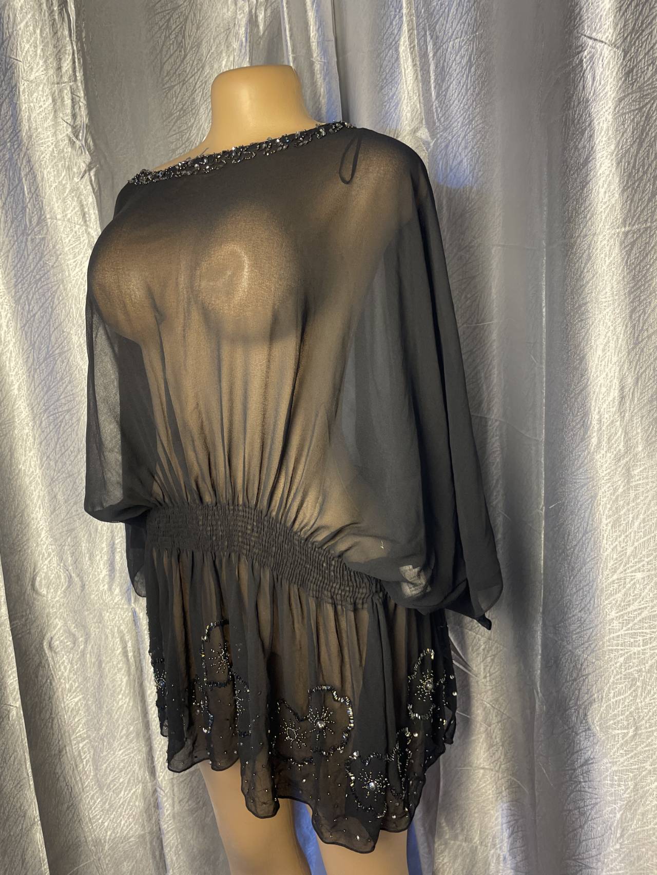 Robe Fluide à Perles Et Motifs Floraux — image1