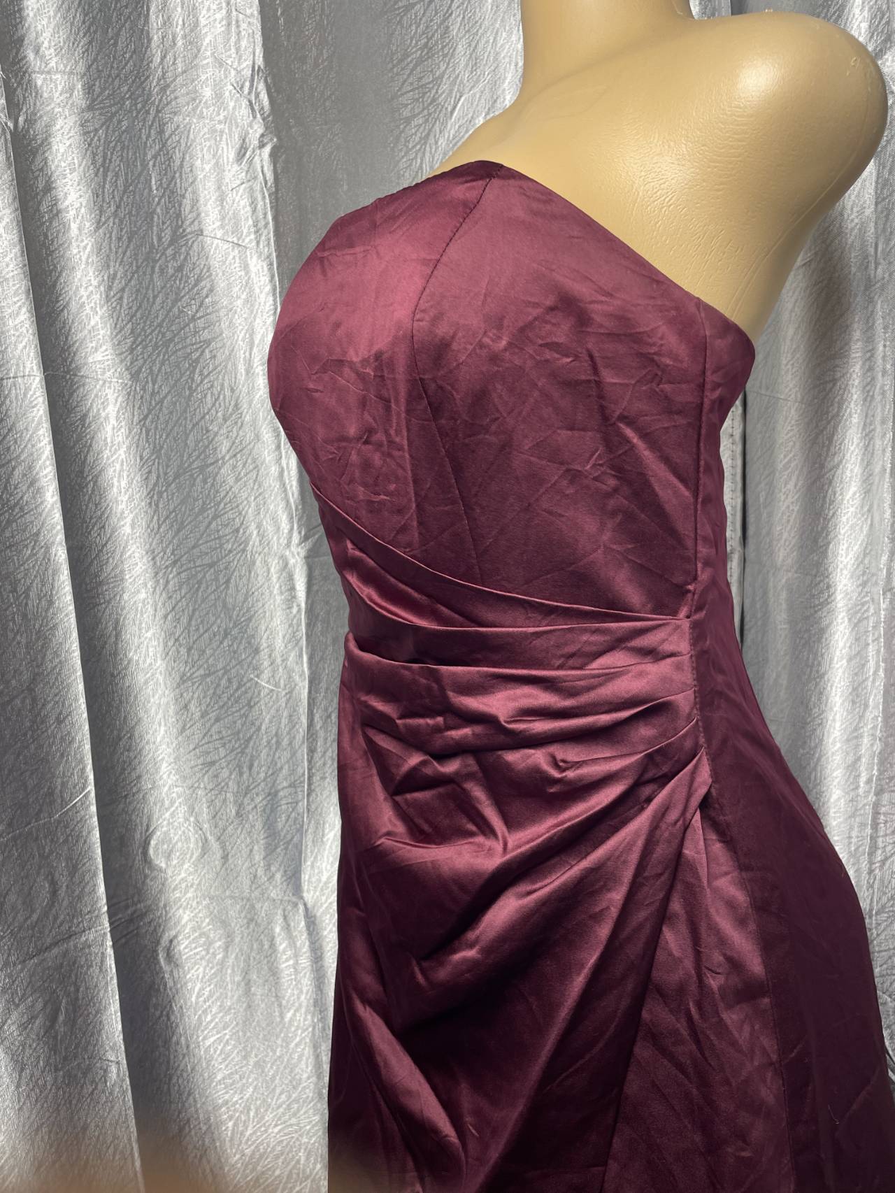 Robe Longue Bustier Bordeaux Satinée Et Drapée — image3