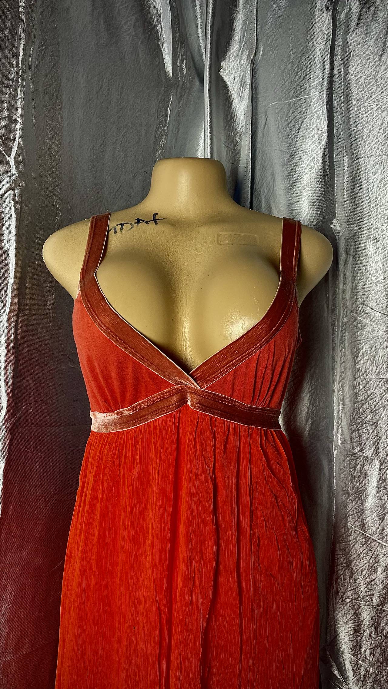 Robe Longue – Col V Croisé — image1
