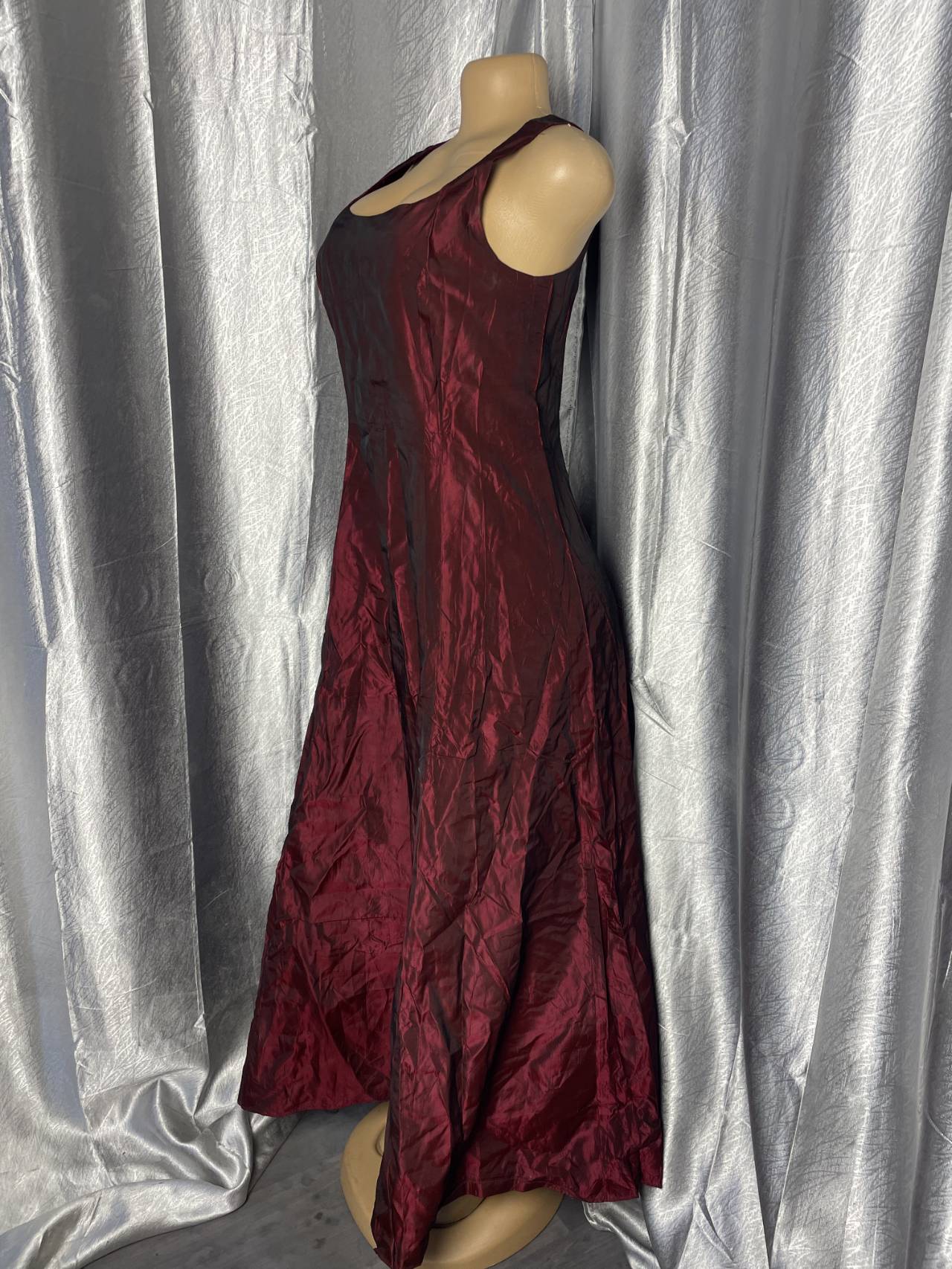 Robe Longue De Soirée Satinée Sans Manches — image1