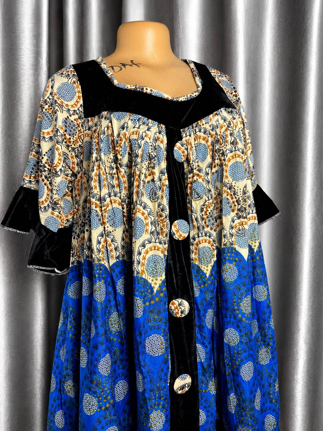 Robe Longue Imprimée Avec Détails En Velours — image1