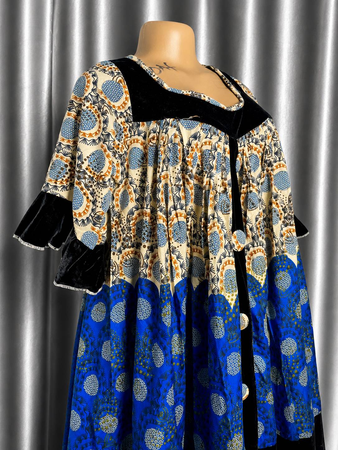 Robe Longue Imprimée Avec Détails En Velours — image2