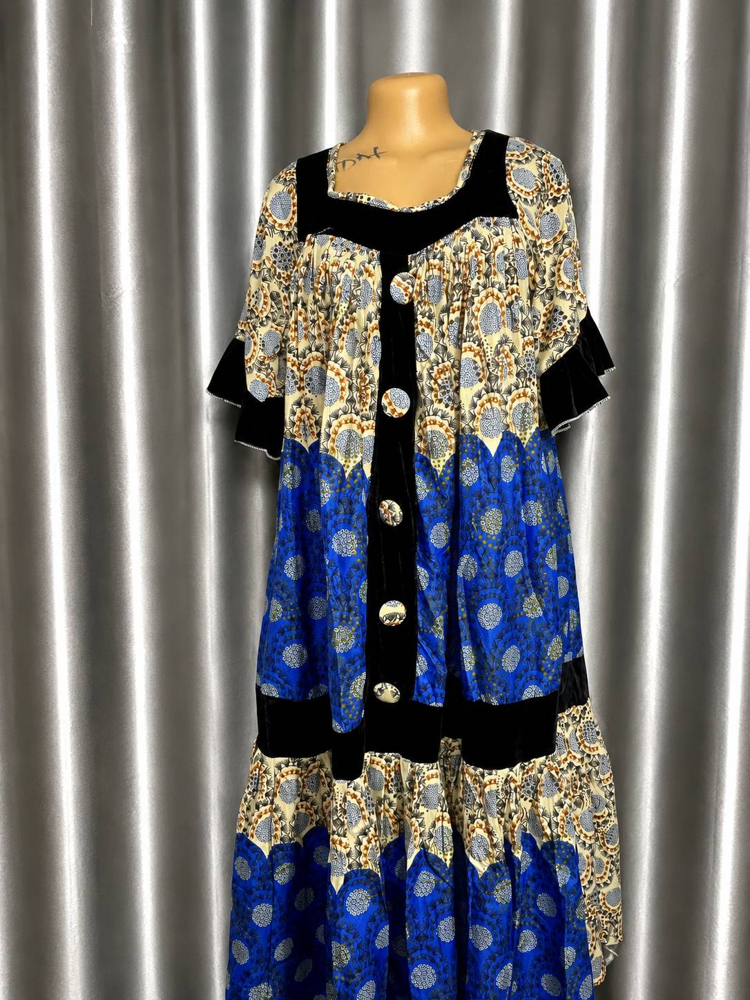 Robe Longue Imprimée Avec Détails En Velours — image4