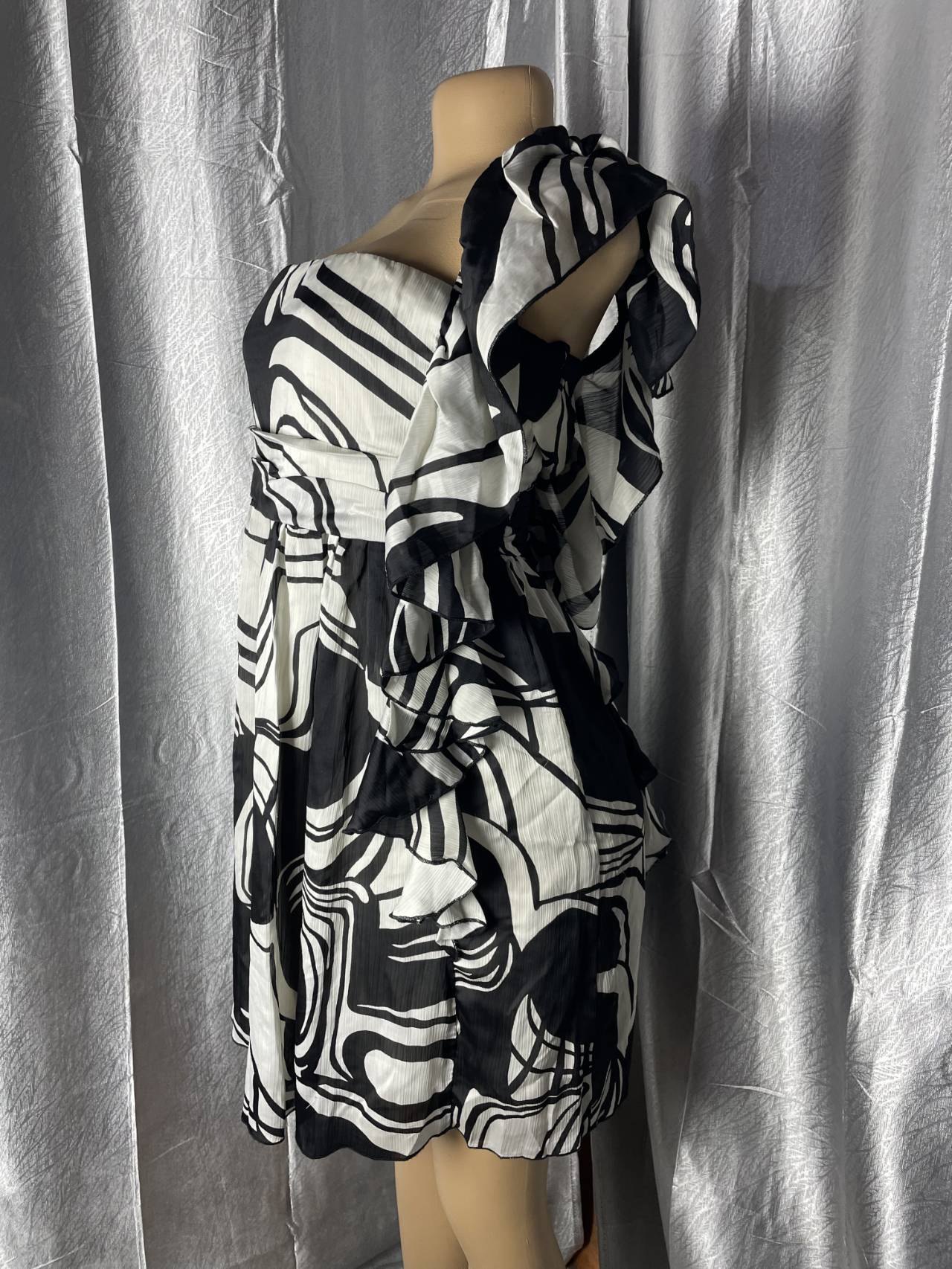 Robe Mi-longue à épaule Asymétrique — image1