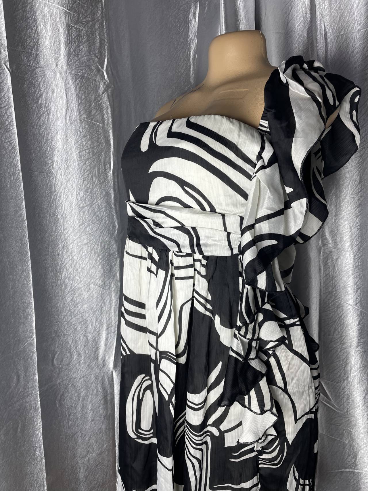 Robe Mi-longue à épaule Asymétrique — image2
