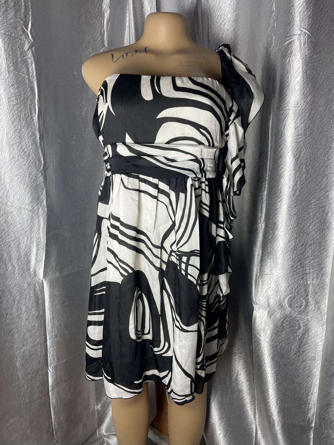 Robe Mi-longue à épaule Asymétrique — image principale
