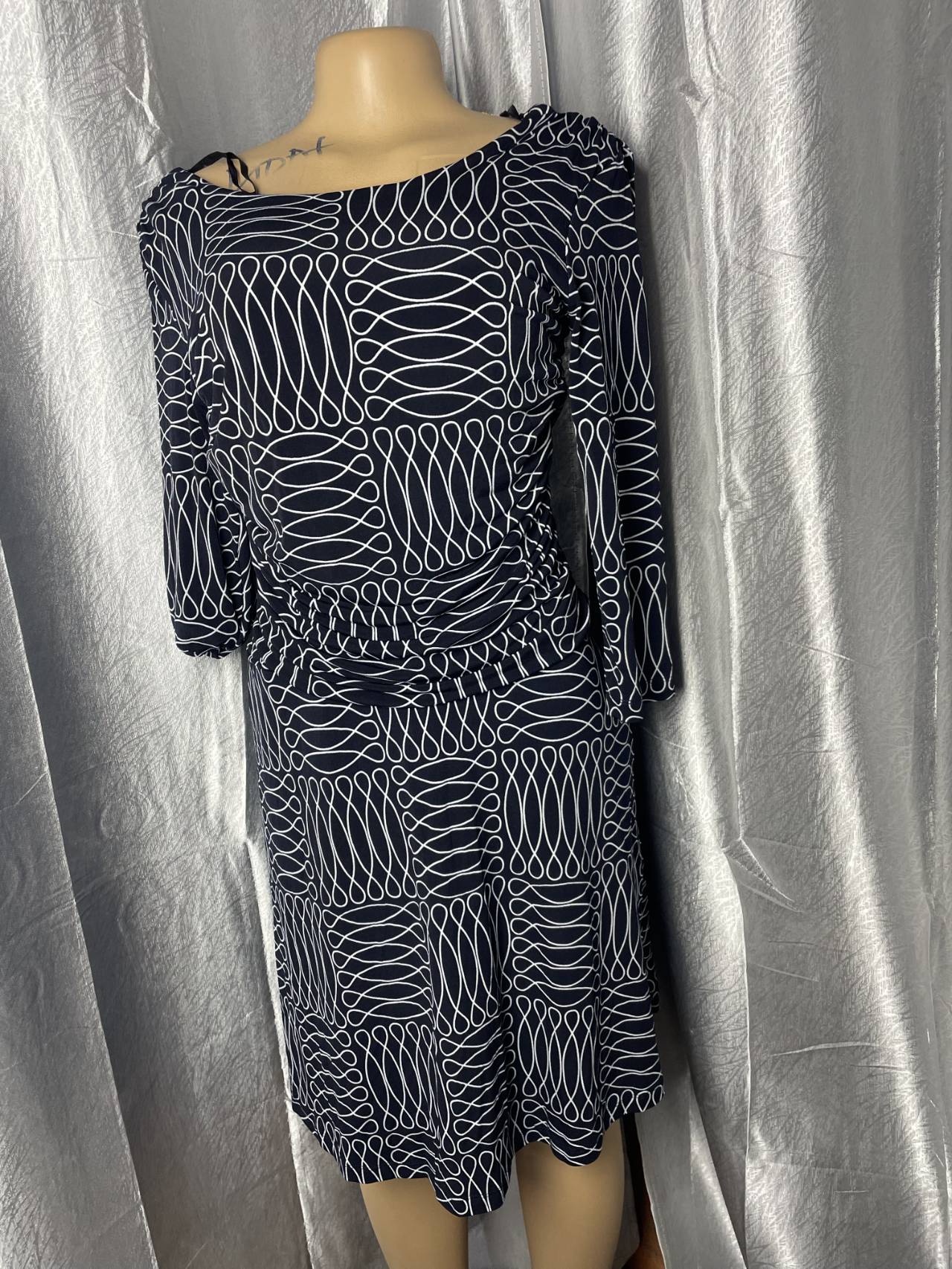 Robe Mi-longue à Motifs Géométriques Blancs — image principale