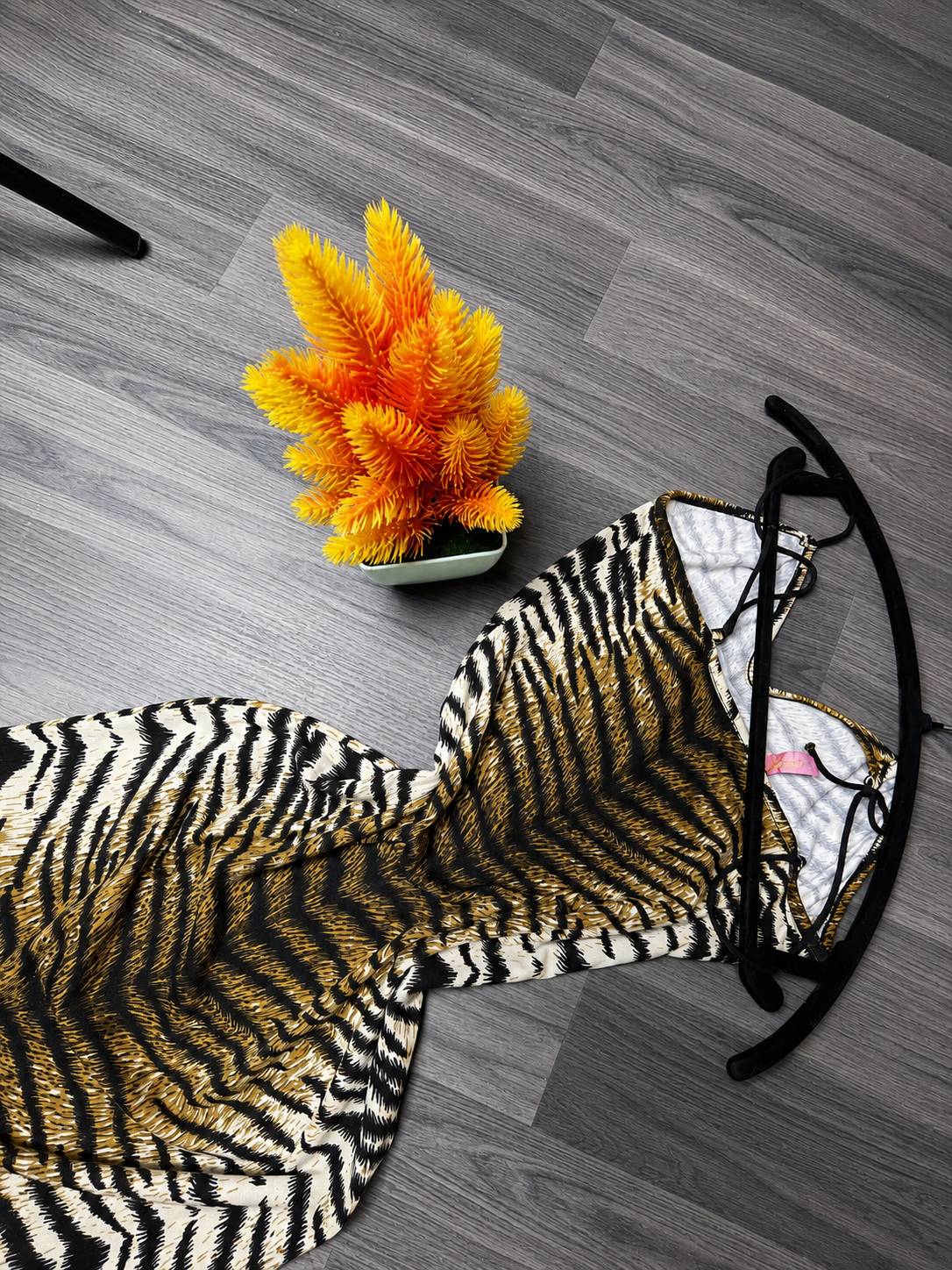 Robe Moulante Imprimé Tigre – Dos Nu à Fines Bretelles — image2