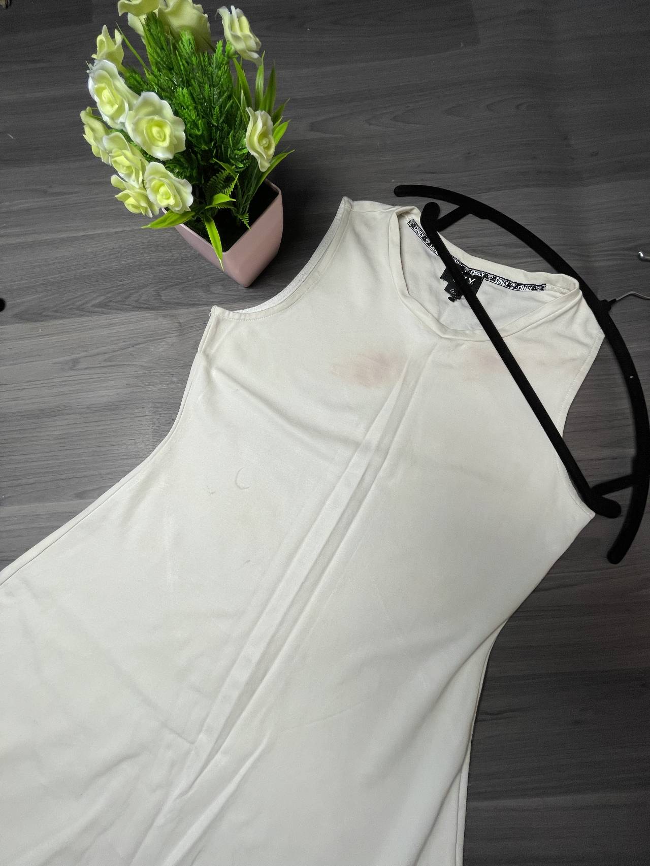 Robe Sans Manches – Simple Et élégante — image1