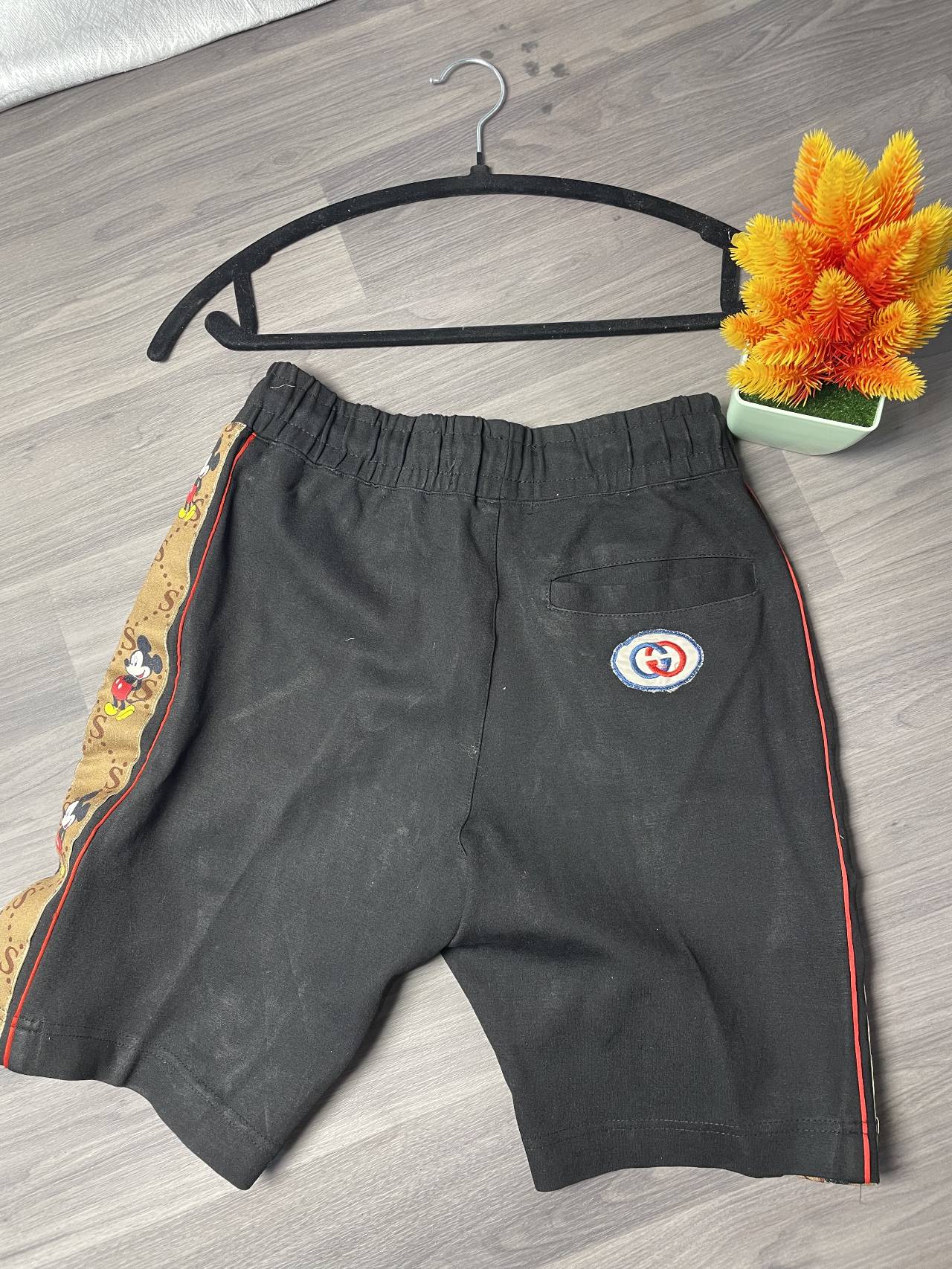 Short Sport Homme Avec Détails Mickey Et Poches Zippées — image4