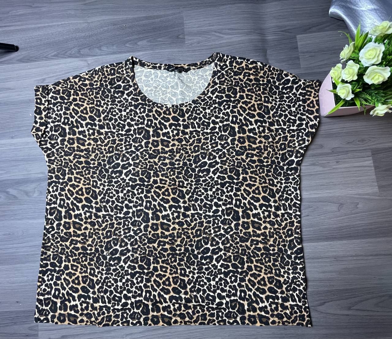 T-shirt Léopard Oversize – Décontracté Et Tendance — image principale