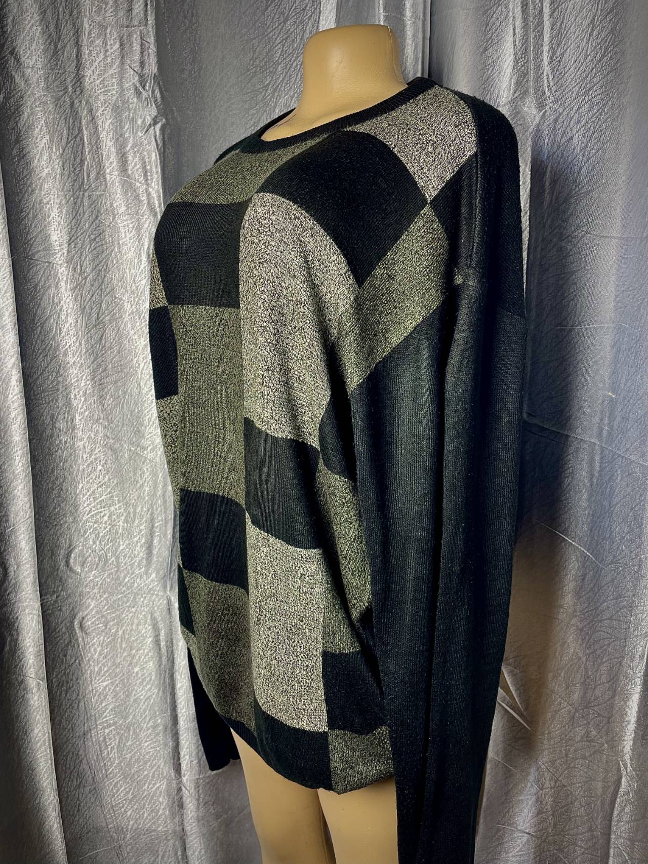 Titre : Pull Oversize à Motif Géométrique — image1