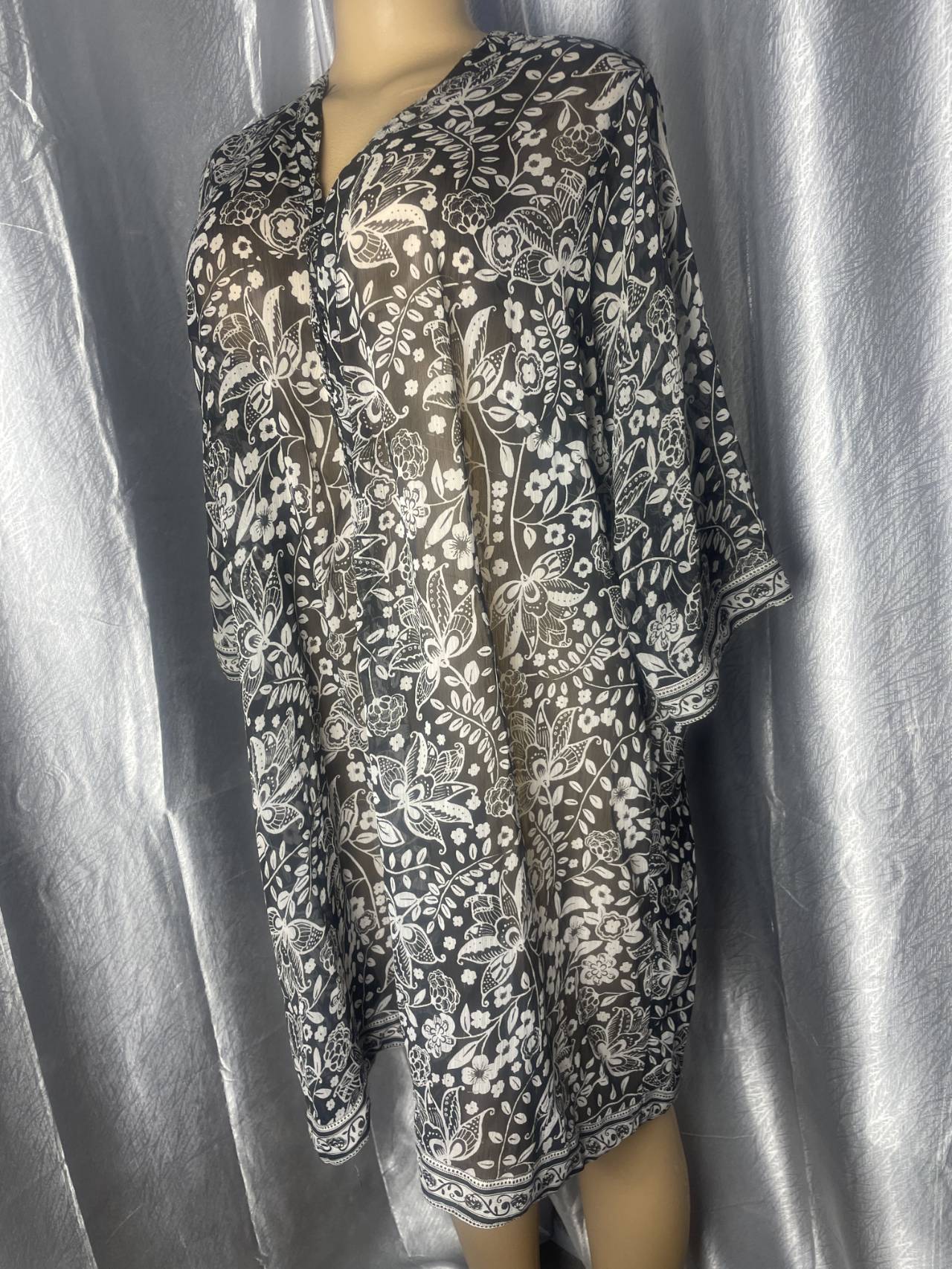 Tunique Ample à Motifs Floraux Blancs — image1