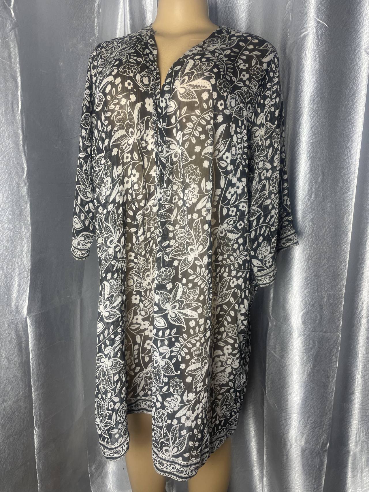 Tunique Ample à Motifs Floraux Blancs — image principale
