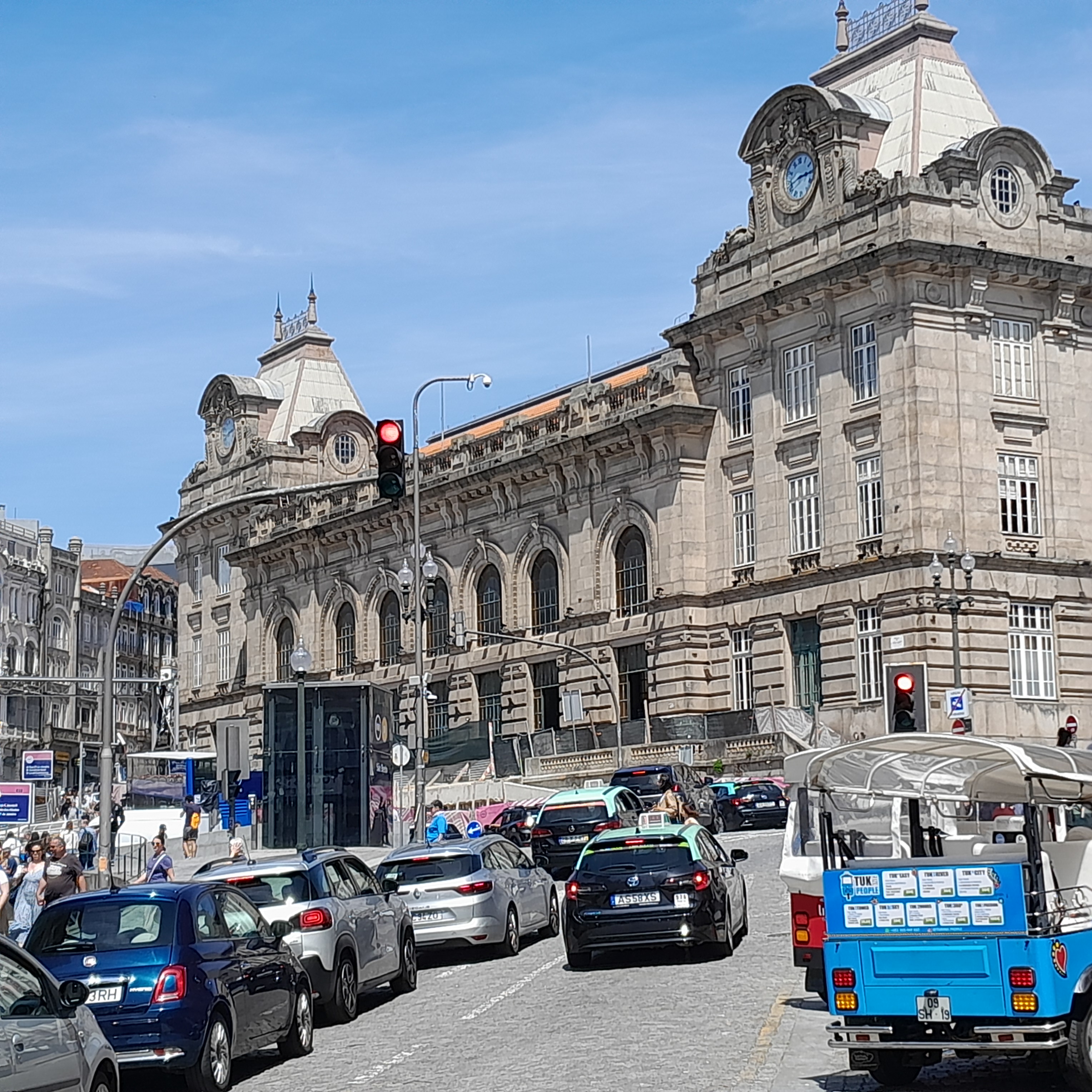 Estudantes de Educação Básica exploram a Cidade Invicta em Visita Cultural
