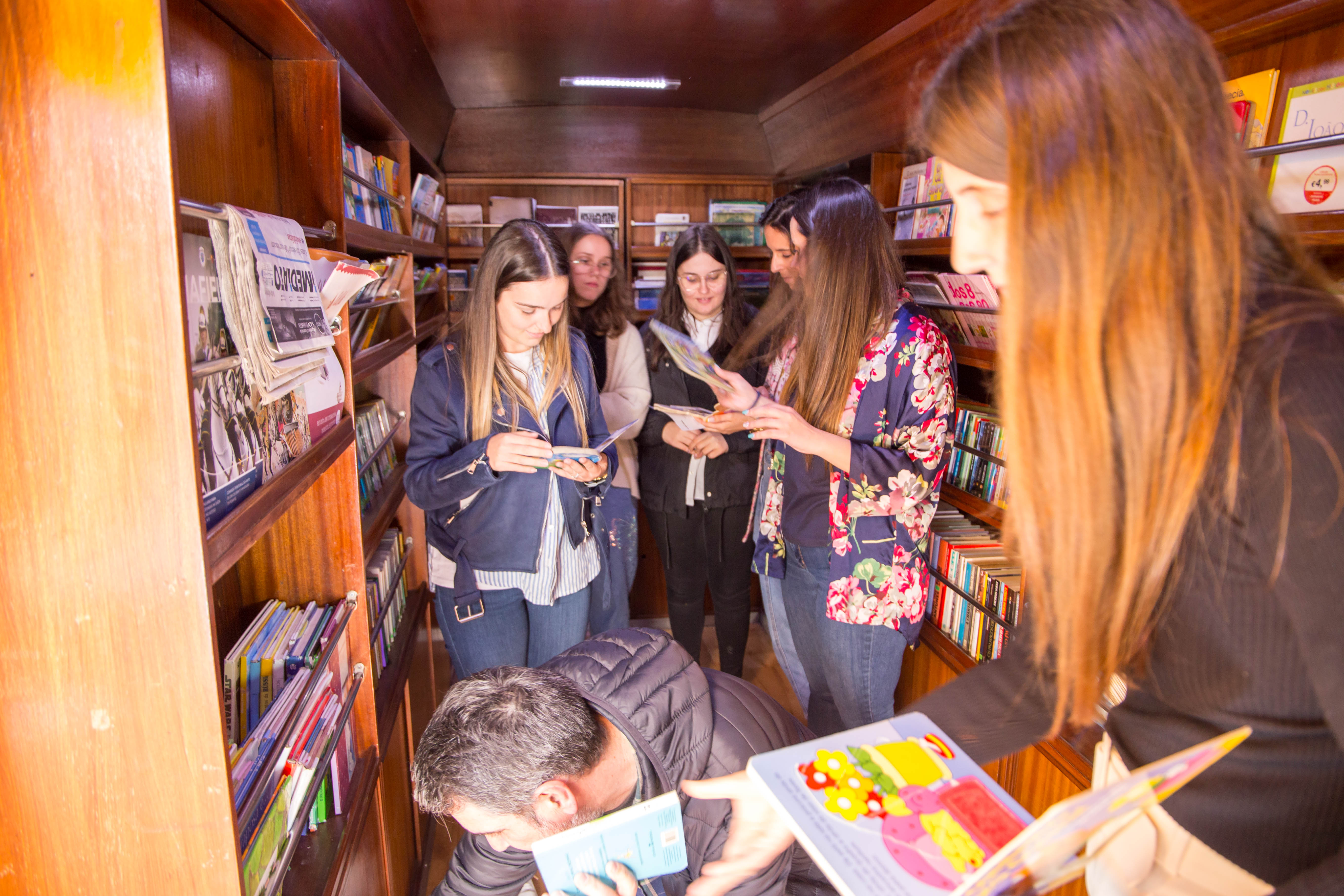 Bibliomóvel visita ISCE Douro