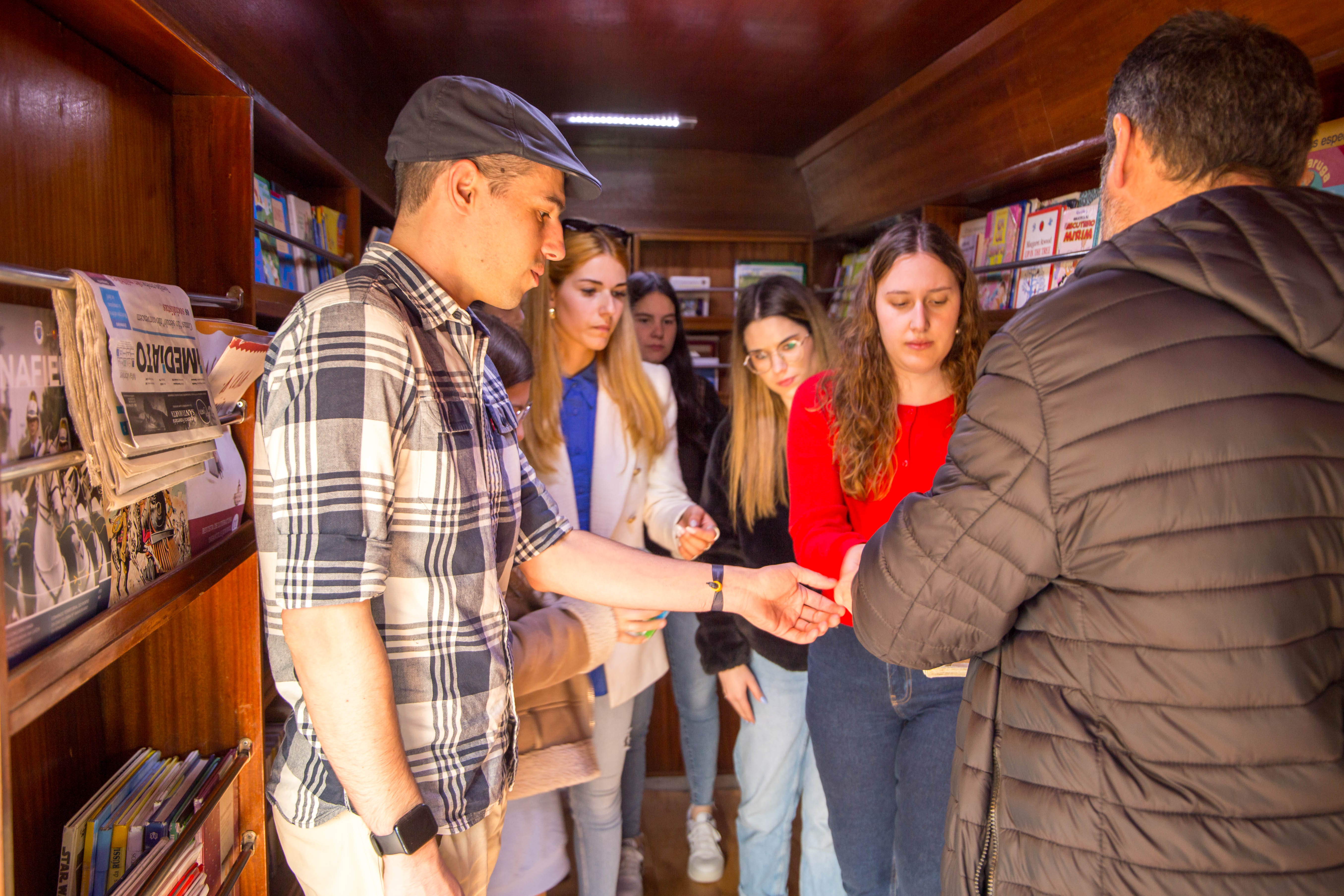 Bibliomóvel visita ISCE Douro