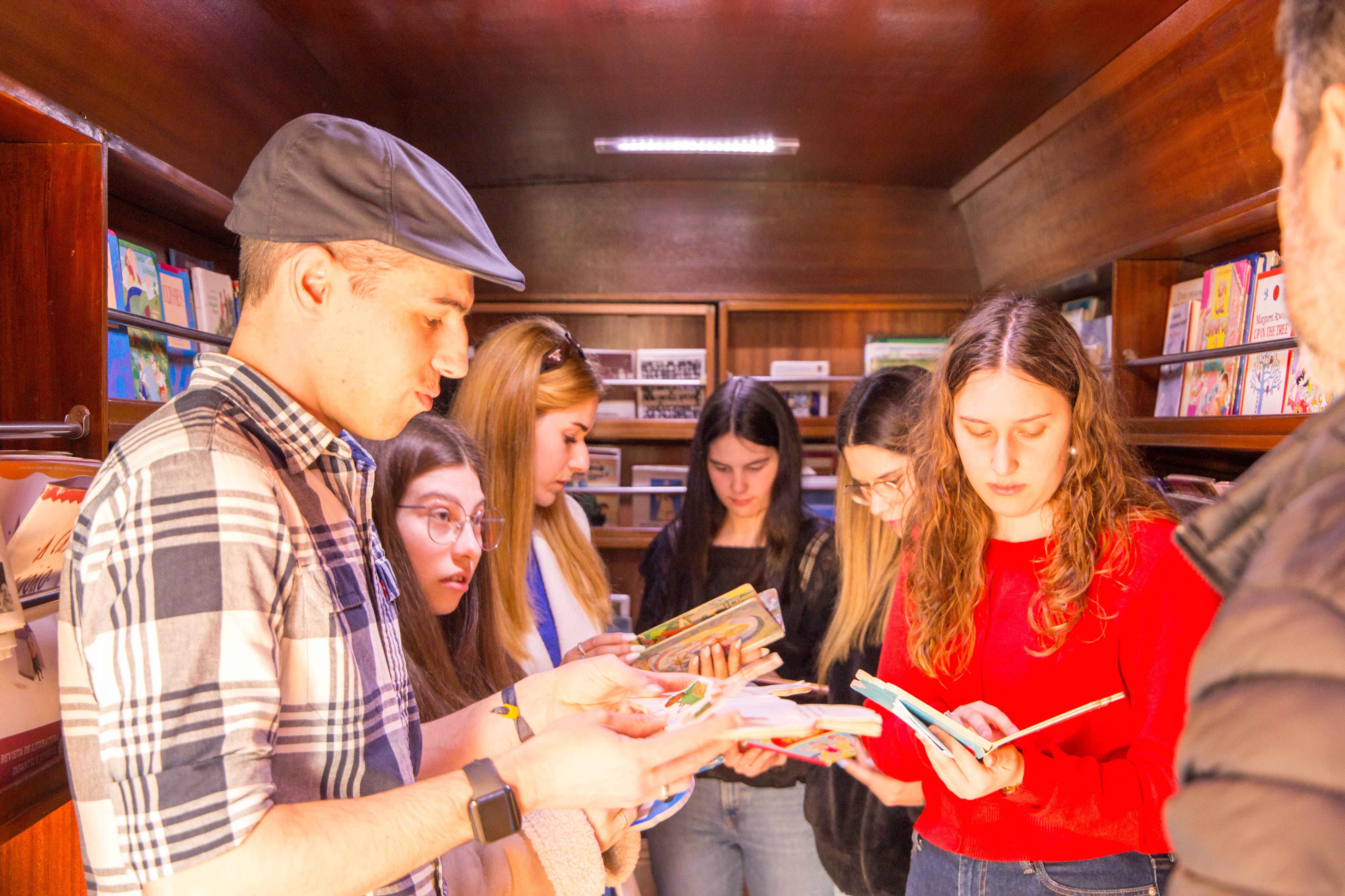 Bibliomóvel visita ISCE Douro
