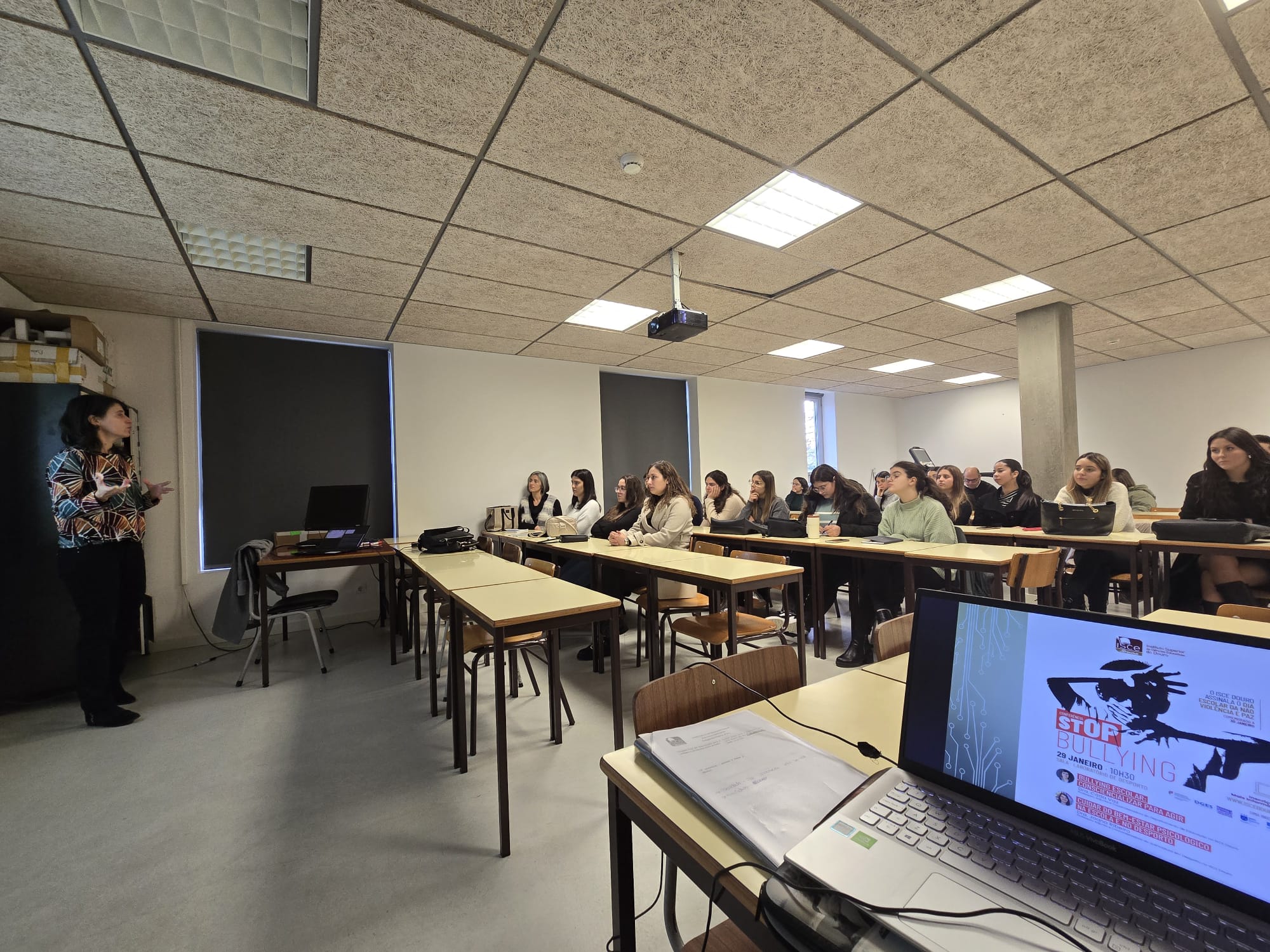 ISCE Douro dinamizou conferência "STOP Bullying" no Dia Escolar da Não Violência e Paz