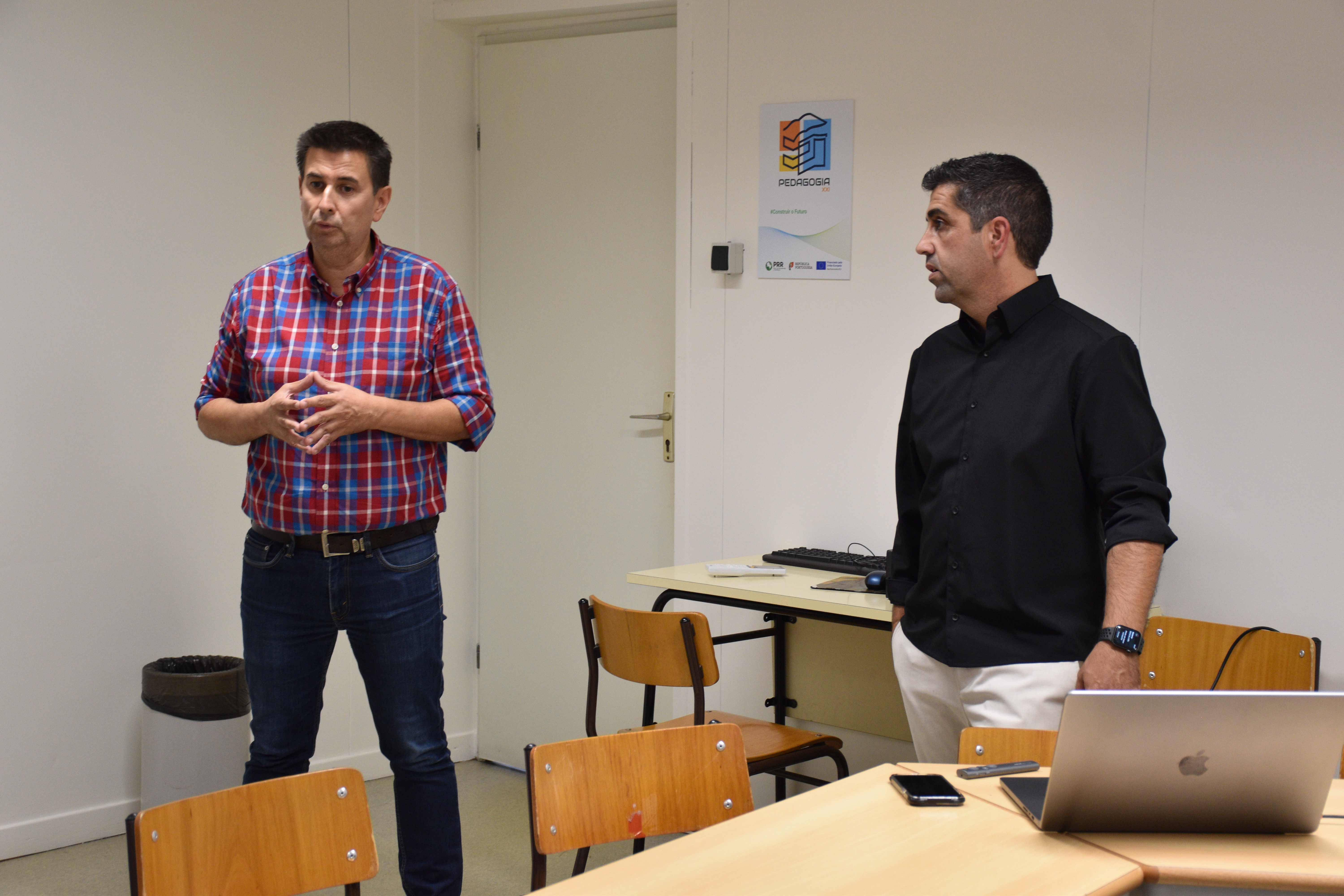 Prof. Doutor Hugo Sarmento dinamizou conferência "Aplicação da Inteligência Artificial à Escrita Científica – Desafios e Oportunidades"
