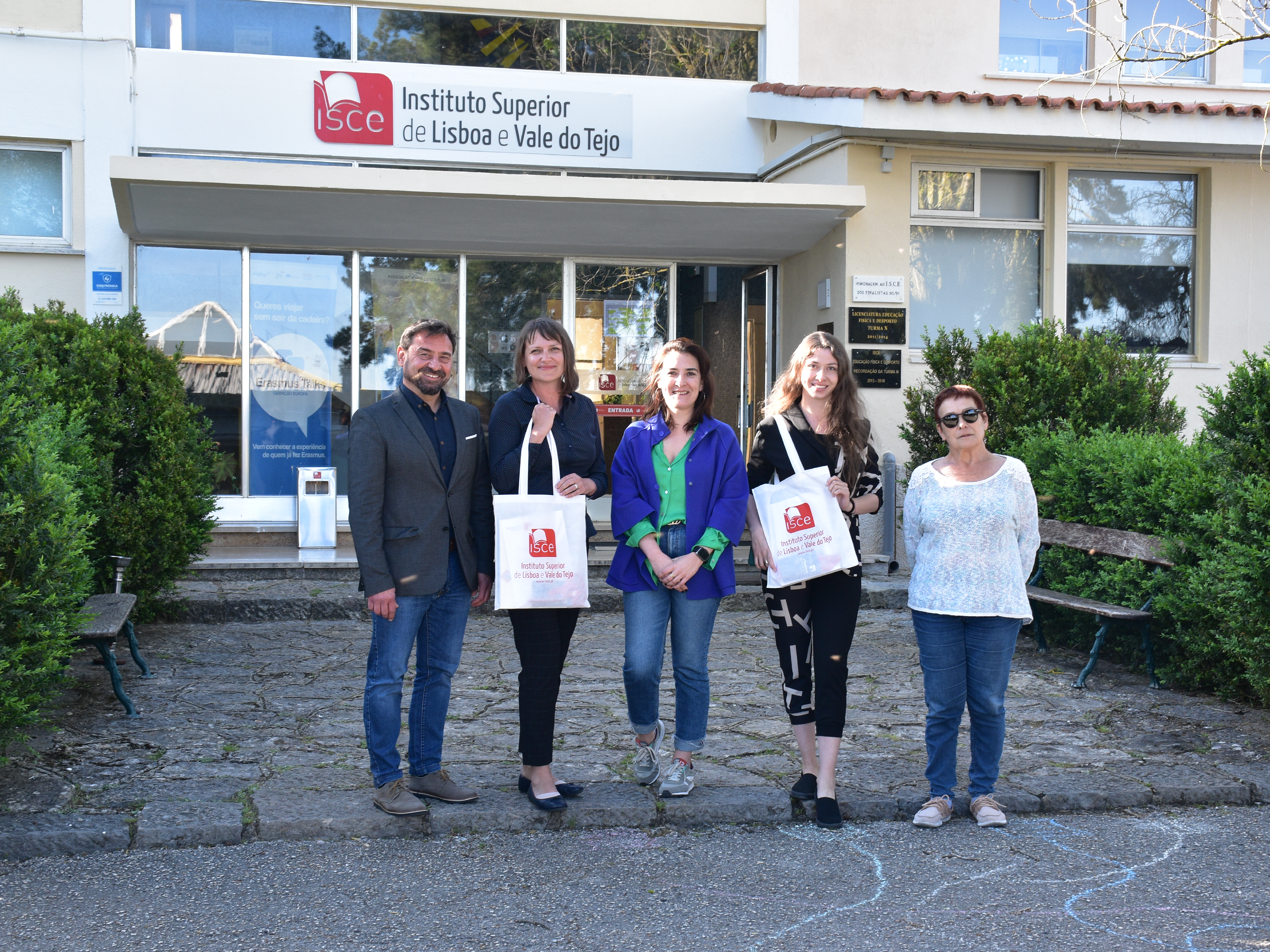 ISCE recebeu a visita de docentes da University of Social and Medical Science