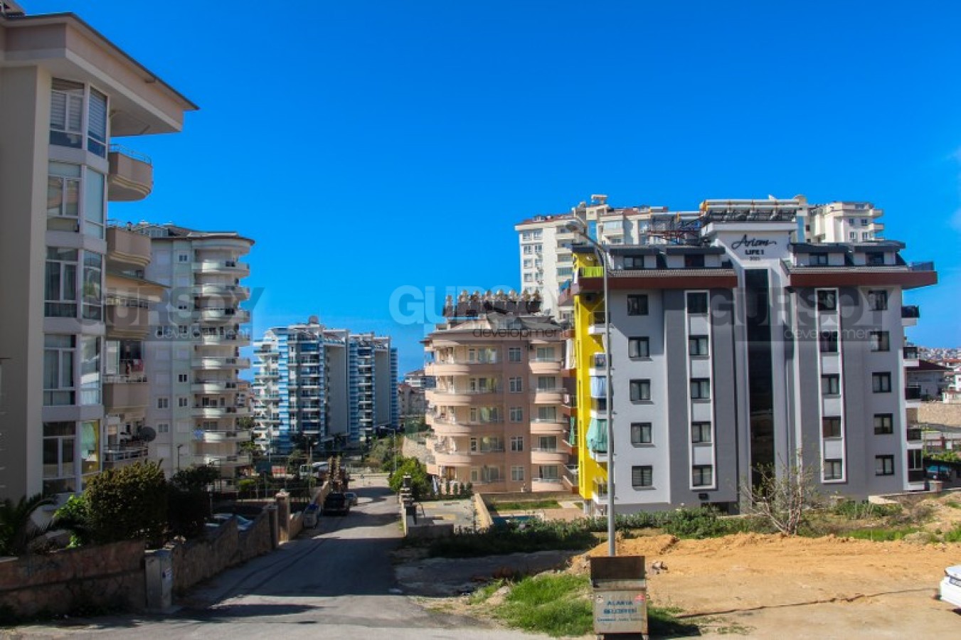 Три новые квартиры в 800 м от моря в районе Джикджилли, 49-118 м2 в Турции - фото 1