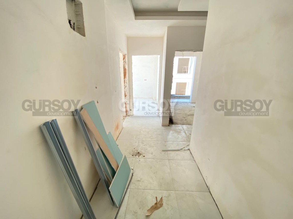 Просторная квартира  в новом доме в районе Хасбахче. 3+1,95м2 в Турции - фото 1