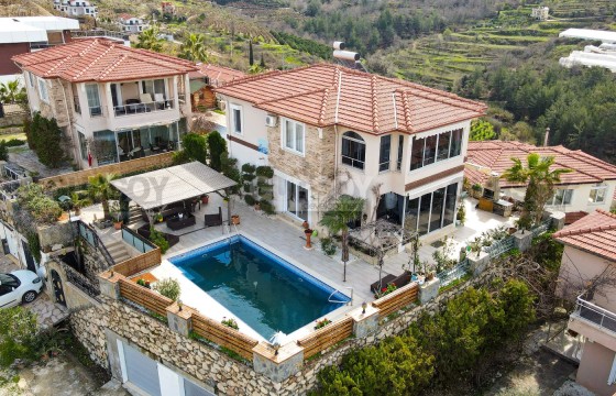 Уютная вилла с панорамными видами в районе Каргыджак, 140 м2 в Турции - фото 11