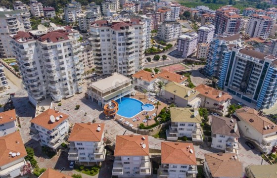 Шикарная квартира 2+1 с дизайнерским ремонтом и видом на горы в Джикджилли, 110 м2 в Турции - фото 1