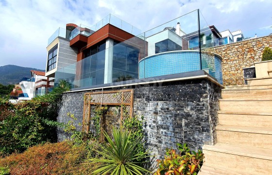 Вилла 6+2 с видом на море и участком 900 м2 в центре Алании. в Турции - фото 2