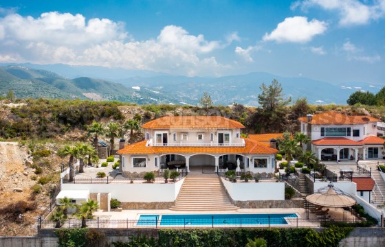 Просторная меблированная вилла 6+1 с бассейном и шикарными видами в Каргыджаке, 240 м2 в Турции - фото 4