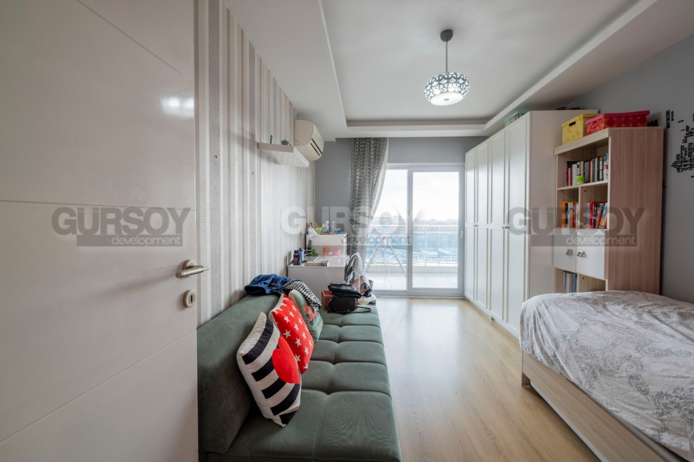 Просторная меблированная квартира 3+1 с отдельной кухней в районе Оба, 140м2 в Турции - фото 1