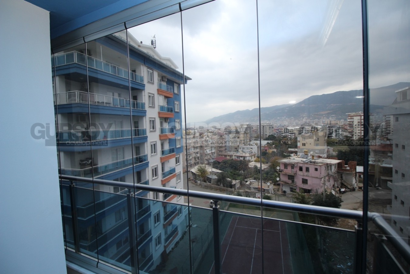 Меблированная квартира 1+1 с шикарным видом на горы в Тосмуре, 65 м2 в Турции - фото 1