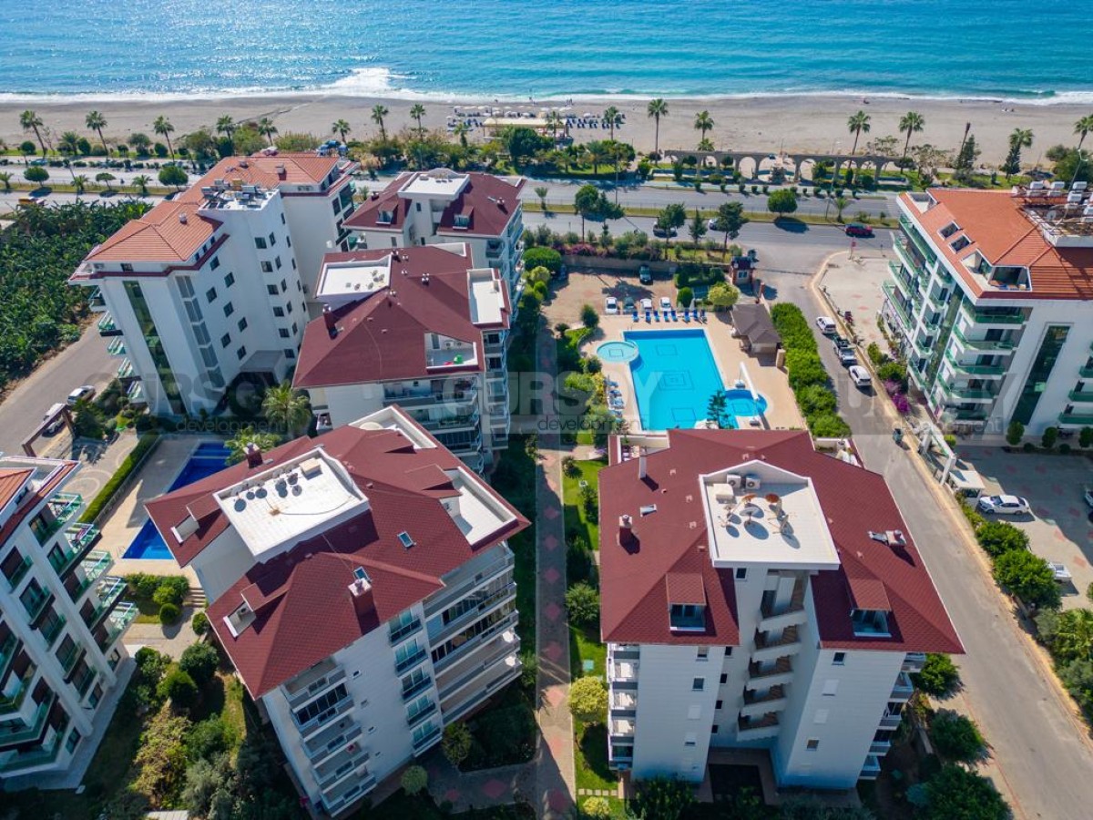 Меблированная квартира 2+1 с видом на море всего в 50 м от пляжа в Кестеле, 110 м2 в Турции - фото 1