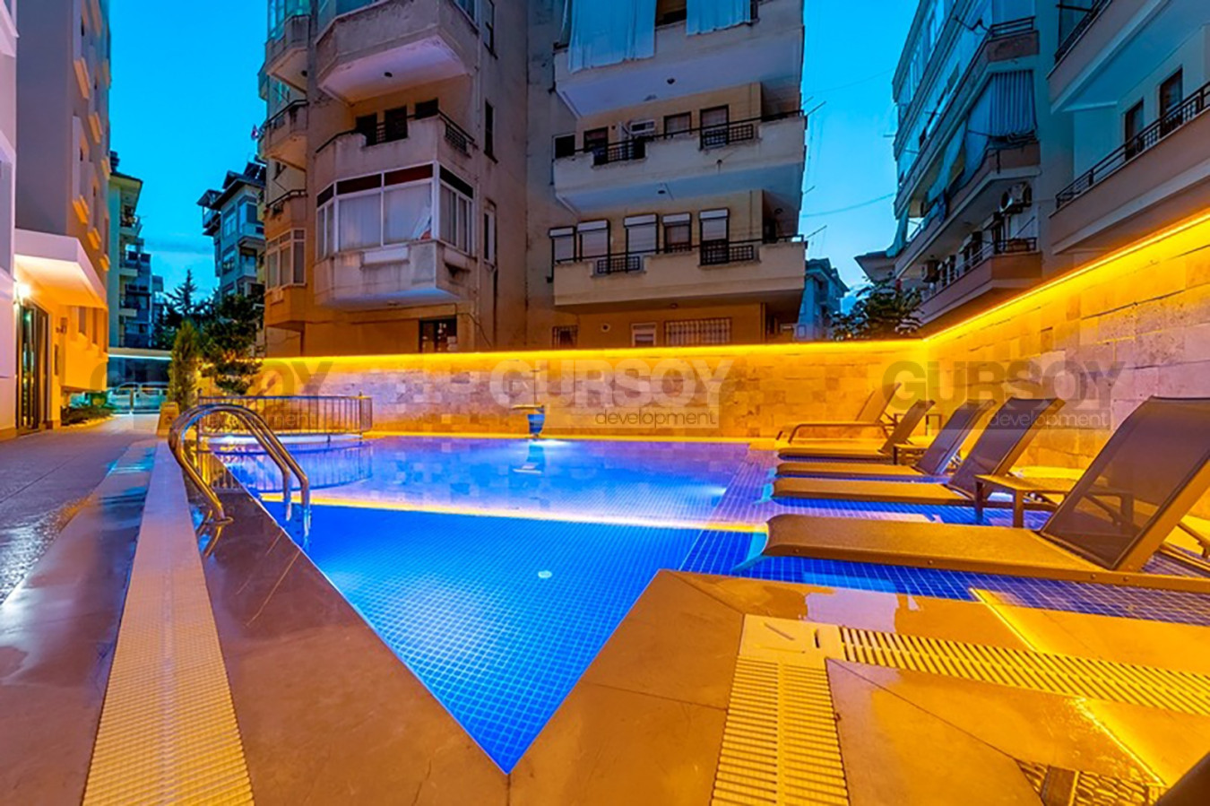 Двухуровневая квартира 3+1 с видом на море в центре Алании, 110 м2. в Турции - фото 1